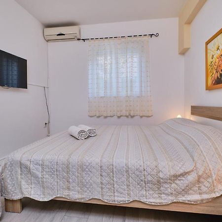 Beautiful Apartments Ksenija Mali Lošinj Esterno foto
